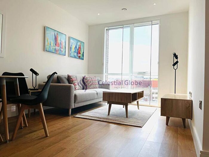 1 Bedroom Flat To Rent In Cassia House, Piazza Walk, London, E1