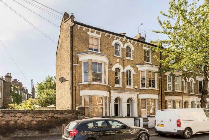3 Bedroom Flat To Rent In Chantrey Road, London, SW9