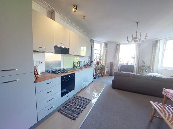 2 Bedroom Flat To Rent In Grosvenor Square, Southampton, SO15