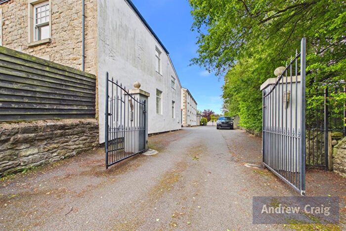 3 Bedroom Apartment For Sale In Field Farm Court, Hedworth Lane, Jarrow, NE32