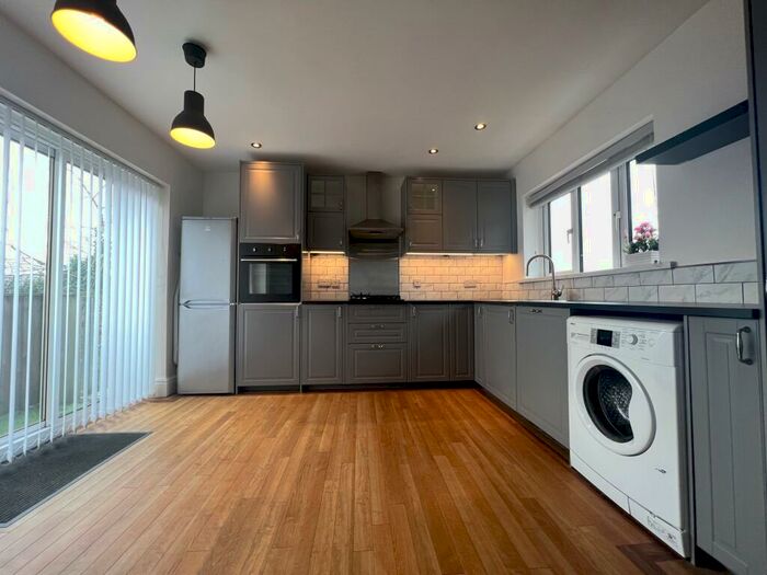 2 Bedroom Flat To Rent In Llantrisant Road, Llandaff, Cardiff, CF5