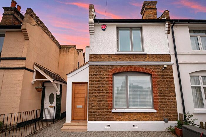 2 Bedroom End Of Terrace House For Sale In Moat Lane, Erith, DA8