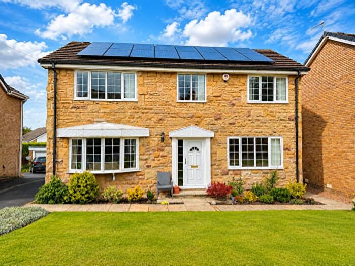 4 Bedroom Detached House For Sale In Glen View Close, Nab Wood, Shipley, BD18