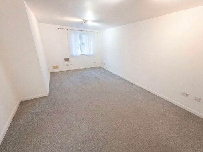 1 Bedroom Flat To Rent In Swynford Gardens, Geraldine Court, NW4