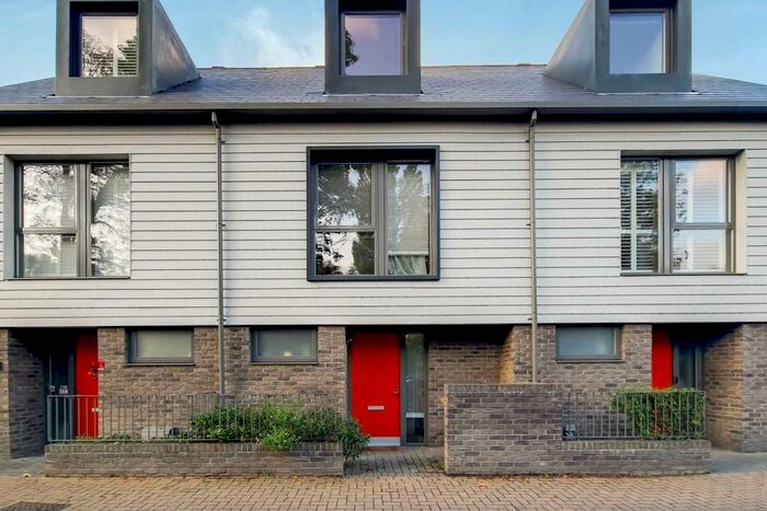 4 Bedroom End Of Terrace House To Rent In Riverbank Way, Hackbridge, Wallington, SM6