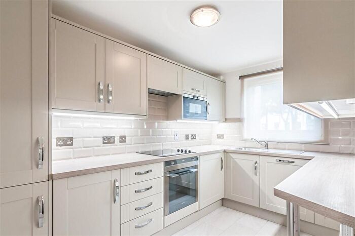 1 Bedroom Flat To Rent In Nevill Road, London, N16