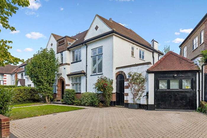 6 Bedroom Detached House For Sale In Crooked Usage, London, N3