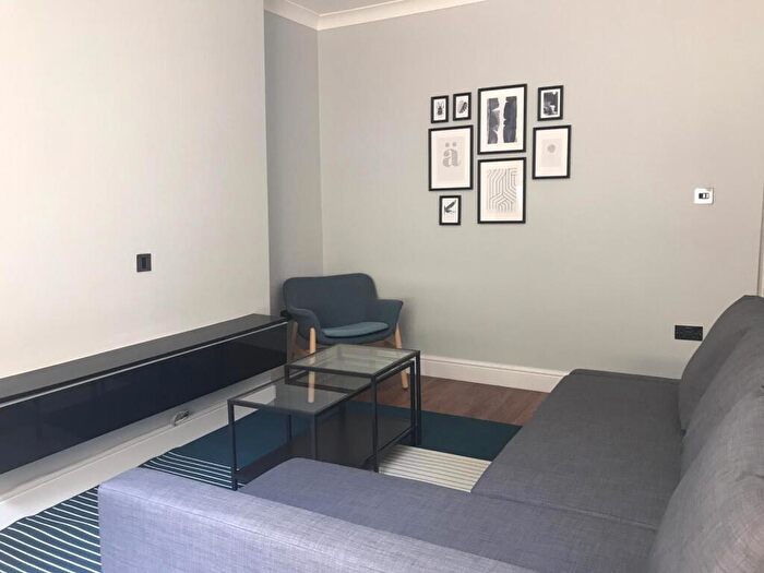 2 Bedroom Apartment To Rent In Cambridge Avenue, London, NW6