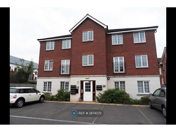 3 Bedroom Flat To Rent In Cherry Croft, Loughborough, LE11