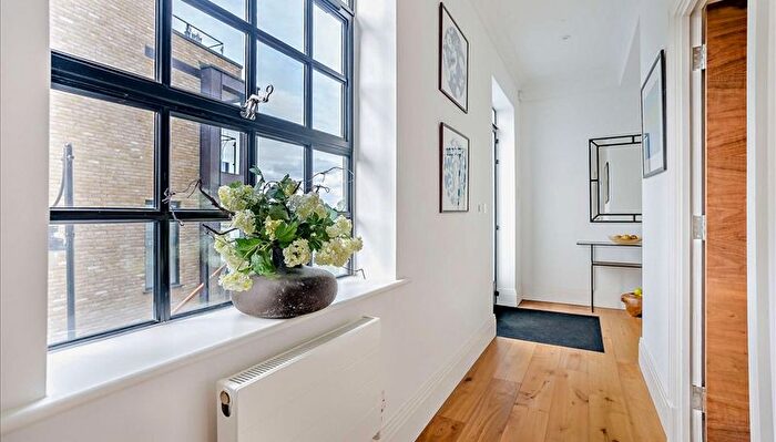 3 Bedroom Flat To Rent In Rainville Road, London, W6
