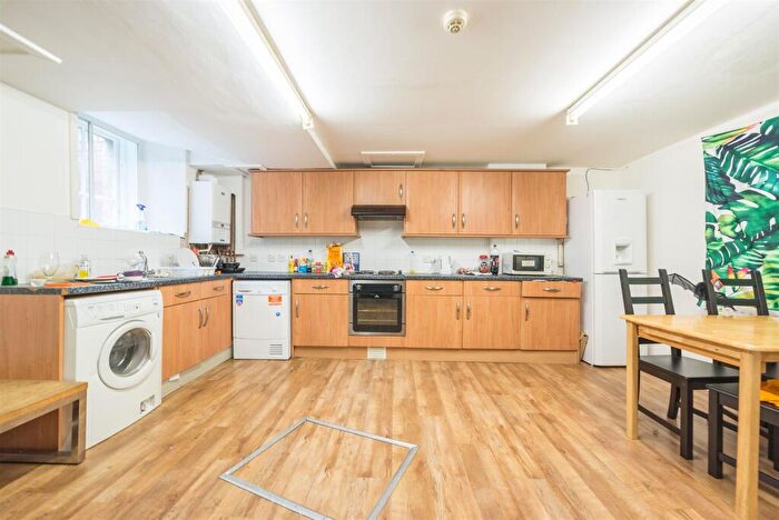 3 Bedroom Apartment To Rent In £ Pppw - - Clayton Street West, NE1