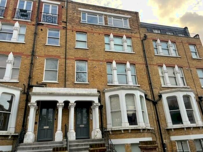 2 Bedroom Apartment To Rent In The Gardens, East Dulwich, London, SE22