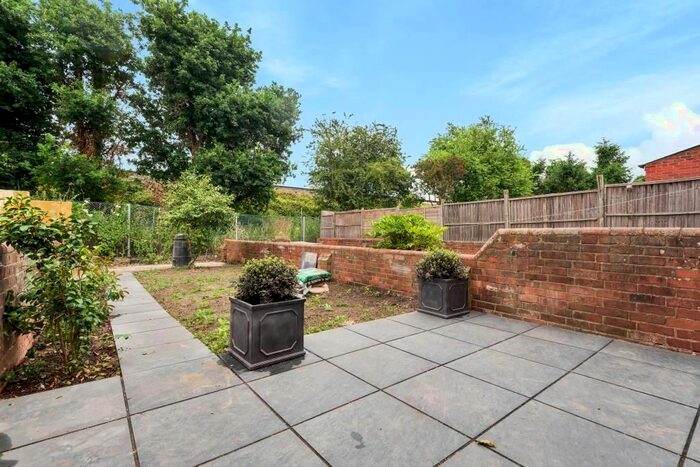 3 Bedroom End Of Terrace House To Rent In Liverpool Road, Reading, RG1