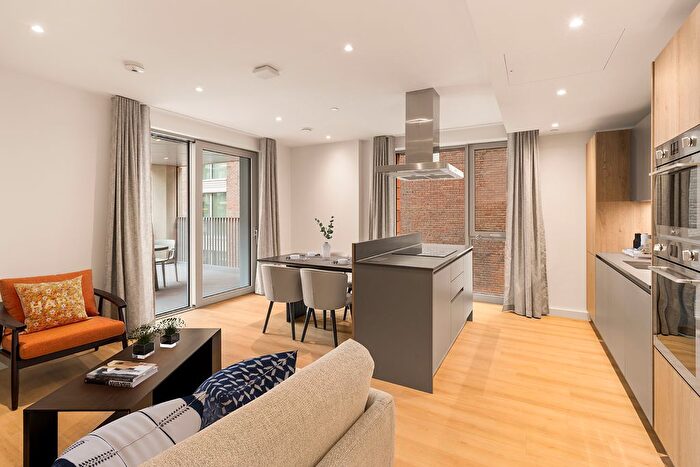 1 Bedroom Flat To Rent In Nine Elms Lane, London, SW11