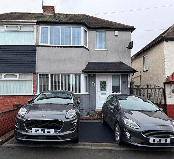 2 Bedroom Semi Detached House For Sale In Crockford Road, West Bromwich, West Midlands, B71