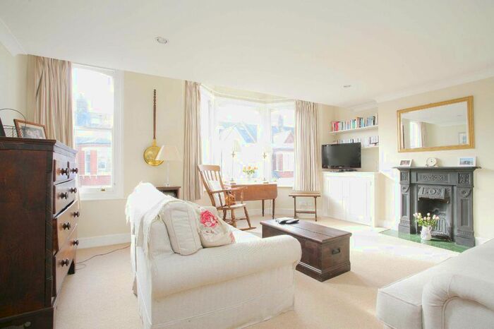 3 Bedroom Flat To Rent In Narbonne Avenue, London, SW4