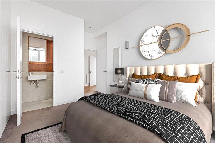 2 Bedroom Apartment For Sale In Honduras Street, London, EC1Y - Photo 3