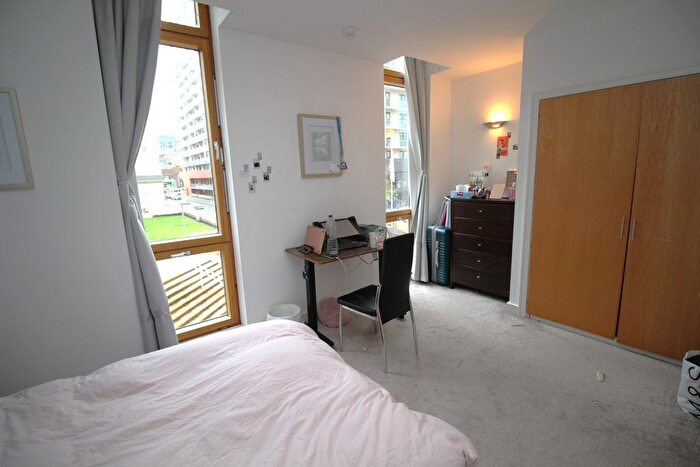 1 Bedroom Flat For Sale In Dearmans Place, Manchester, M3