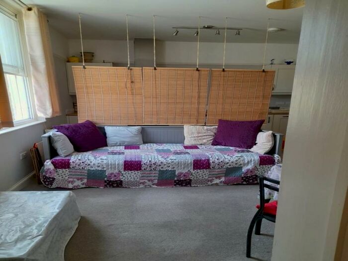 1 Bedroom Flat To Rent In High Street, Glastonbury, BA6