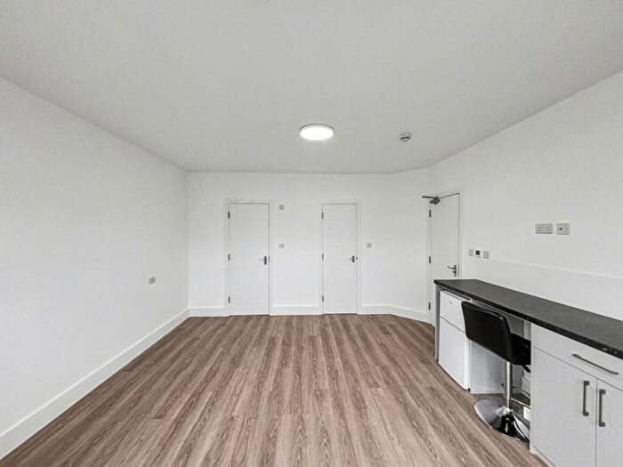 1 Bedroom House Of Multiple Occupation To Rent In Room - Kenton Road, Kenton, Harrow, HA3