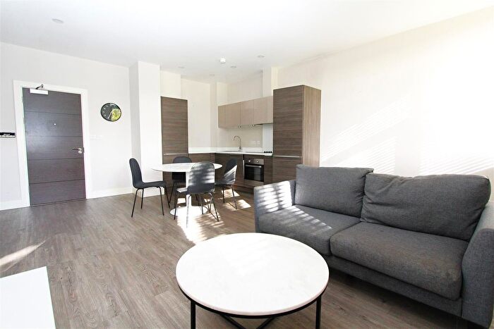 1 Bedroom Flat To Rent In Park House Dawsons Square Pudsey, Pudsey, LS28