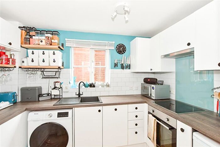 2 Bedroom Flat For Sale In Framfield Road, Uckfield, East Sussex, TN22
