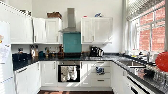 2 Bedroom Flat To Rent In Brailsford Road, London, SW2