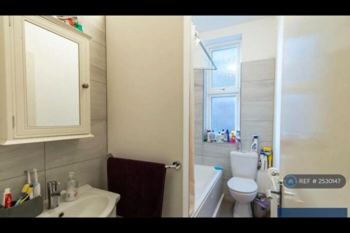 4 Bedroom Maisonette To Rent In Ballards Lane, London, N3