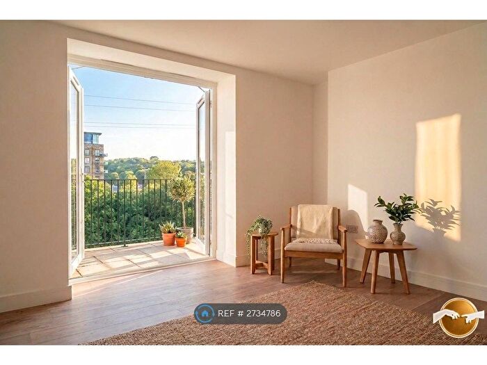 3 Bedroom Flat To Rent In Aurelia House, Brighouse, HD6