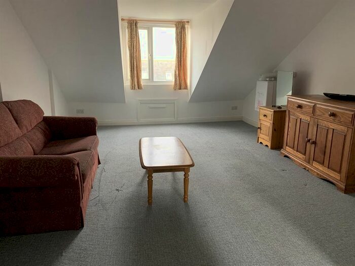 1 Bedroom Flat To Rent In Flat, Russell Terrace, CV31