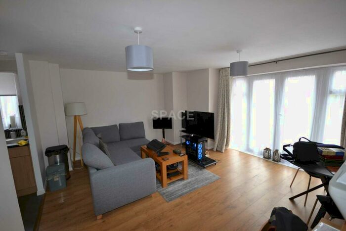 1 Bedroom Semi-Detached House To Rent In Regis Park Road, Reading, RG6