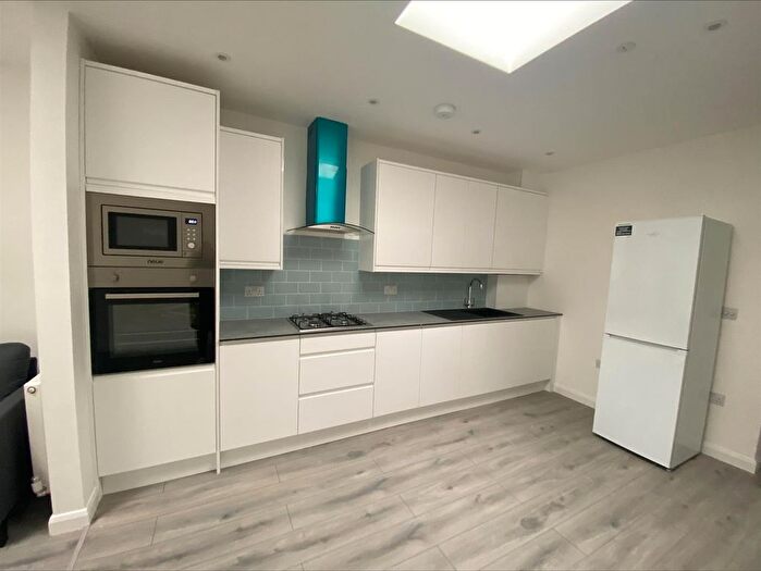 2 Bedroom Property To Rent In Regents Park Road, London, N3