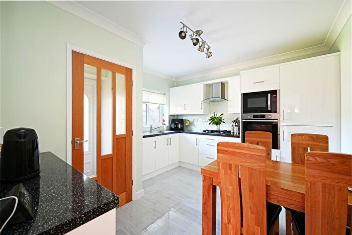 3 Bedroom Town House For Sale In Peatfield Road, Killamarsh, Sheffield, S21