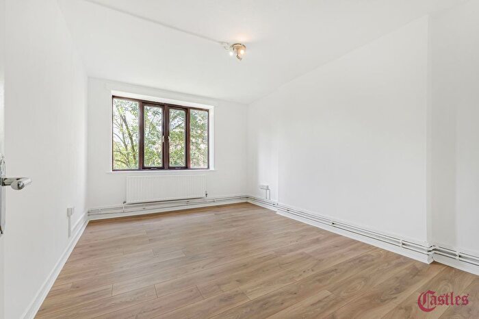 3 Bedroom Flat For Sale In Warwick Grove, London, E5