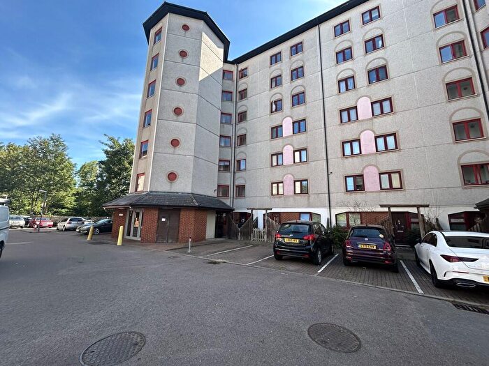 Studio For Sale In Eleanor Way, Waltham Cross, EN8