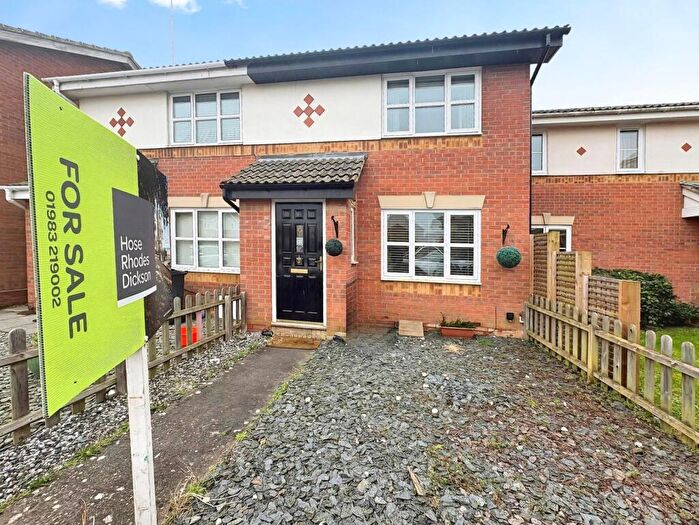 2 Bedroom Terraced House For Sale In Marina Close, East Cowes, Isle Of Wight, PO32