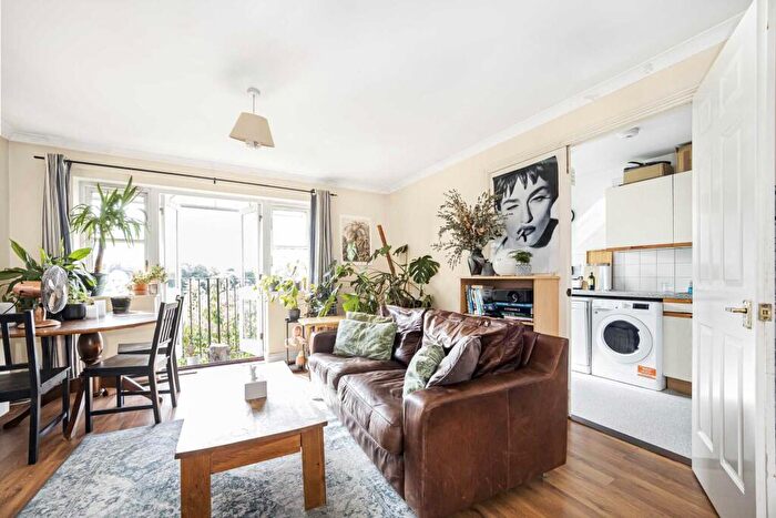 2 Bedroom Apartment To Rent In Whiston Road, Hoxton, E2