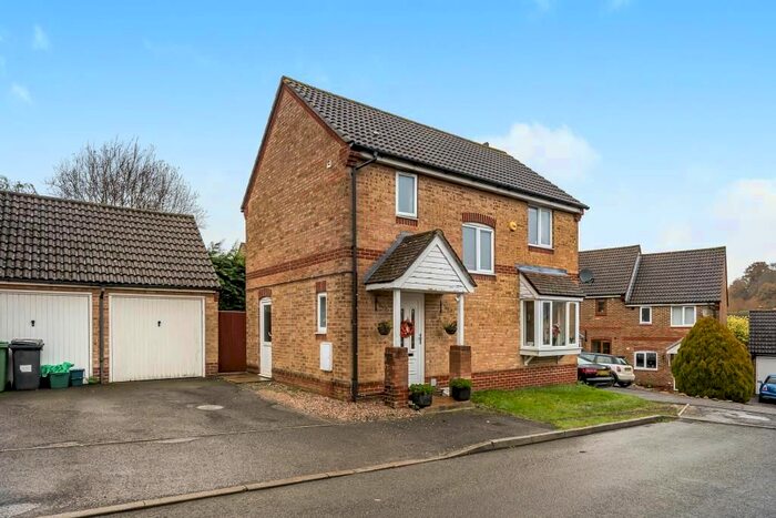 3 Bedroom Detached House To Rent In Newbury, Berkshire, RG14