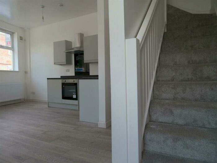 2 Bedroom House To Rent In Somers Road, Southsea, PO5