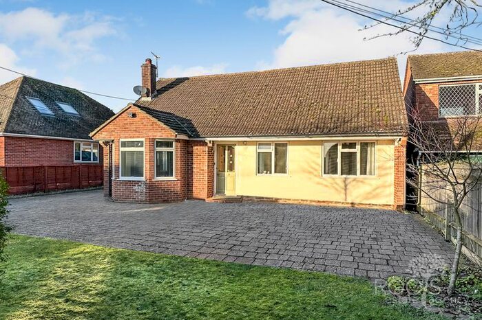 3 Bedroom Detached Bungalow For Sale In Graces Lane, Chieveley, Newbury, RG20