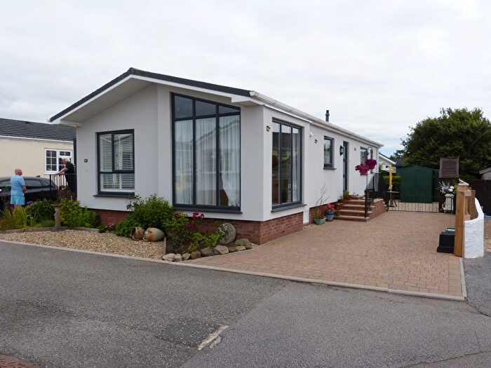 3 Bedroom Mobile/park Home For Sale In Truro Heights, Truro, TR1