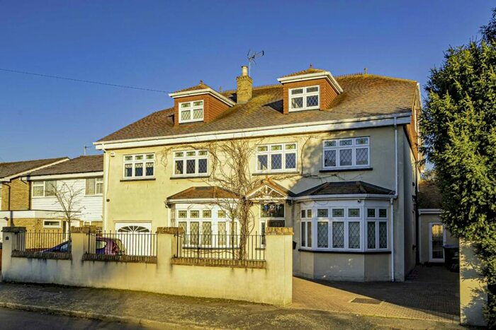 7 Bedroom Detached House To Rent In Clarence Road, Walton-on-Thames, KT12