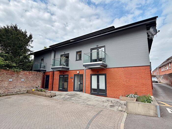 2 Bedroom Flat For Sale In Wykeham Place, Fareham, PO16