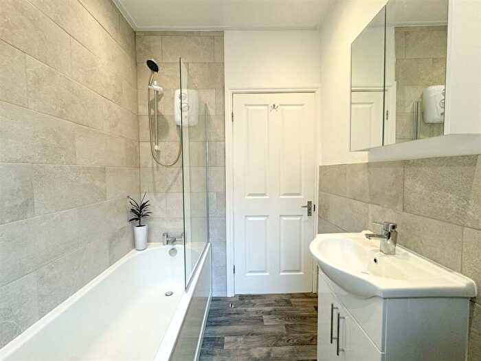 6 Bedroom Terraced House To Rent In Holly Avenue, Jesmond, Newcastle Upon Tyne, NE2