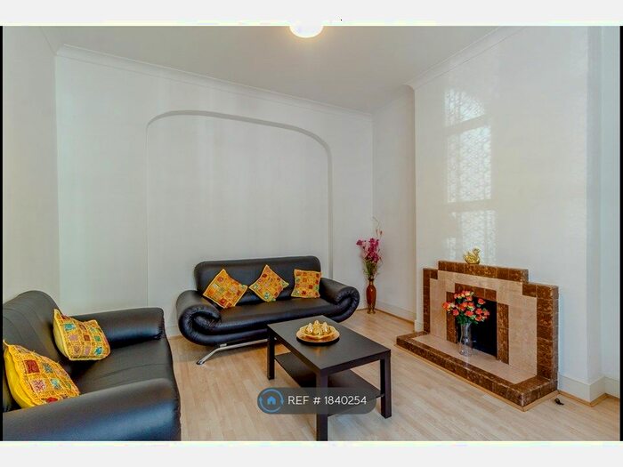 4 Bedroom Terraced House To Rent In Landseer Road, Ju, N19