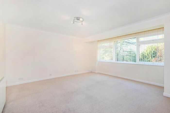 2 Bedroom Flat To Rent In Oakfield Drive, Reigate, RH2