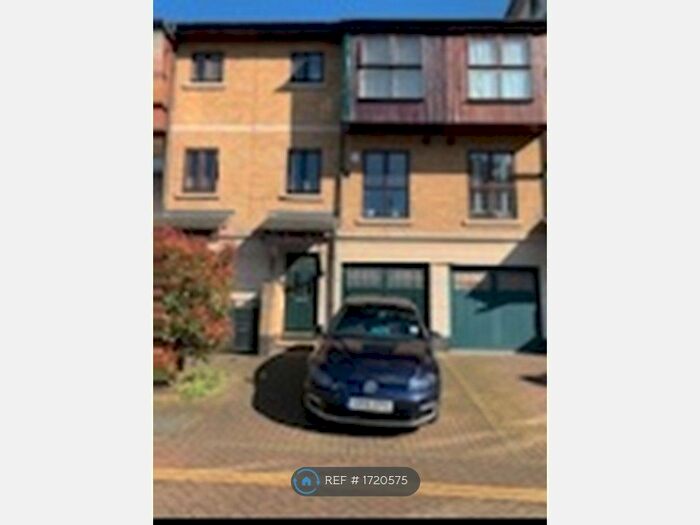 3 Bedroom Terraced House To Rent In Hardy Avenue, London, E16