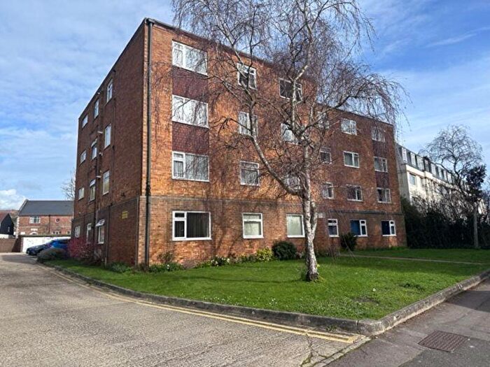 2 Bedroom Flat To Rent In Magdala Road, Cosham, Portsmouth, PO6