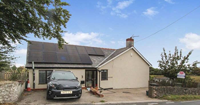 3 Bedroom Detached Bungalow For Sale In Bwlchgwyn, Wrexham, LL11