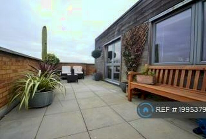 2 Bedroom Flat To Rent In Havelock Court, London, SE15